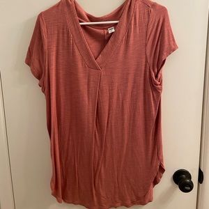 Old navy mauve loose fitting t shirt. Size medium.